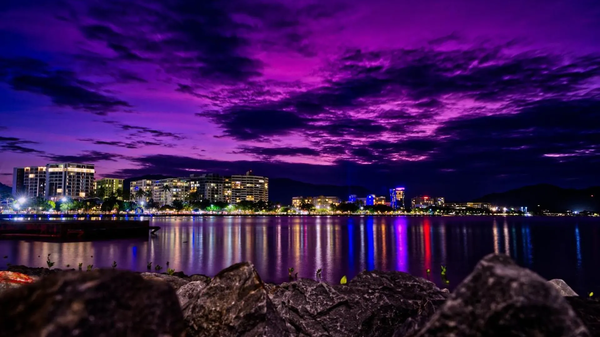 Belle Escapes Rydges Plaza Esplanade Luxury 2-Bedroom Apartment Cairns 0*,  Austrália