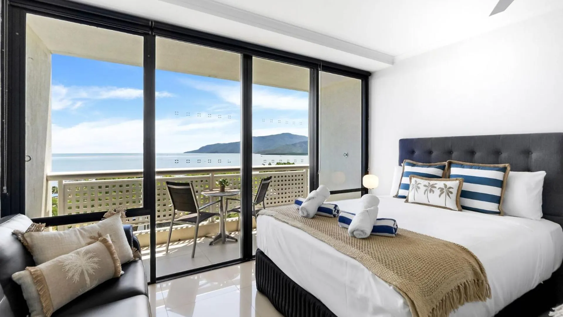 Belle Escapes Rydges Plaza Esplanade Luxury 2-Bedroom Apartment Cairns 0*,