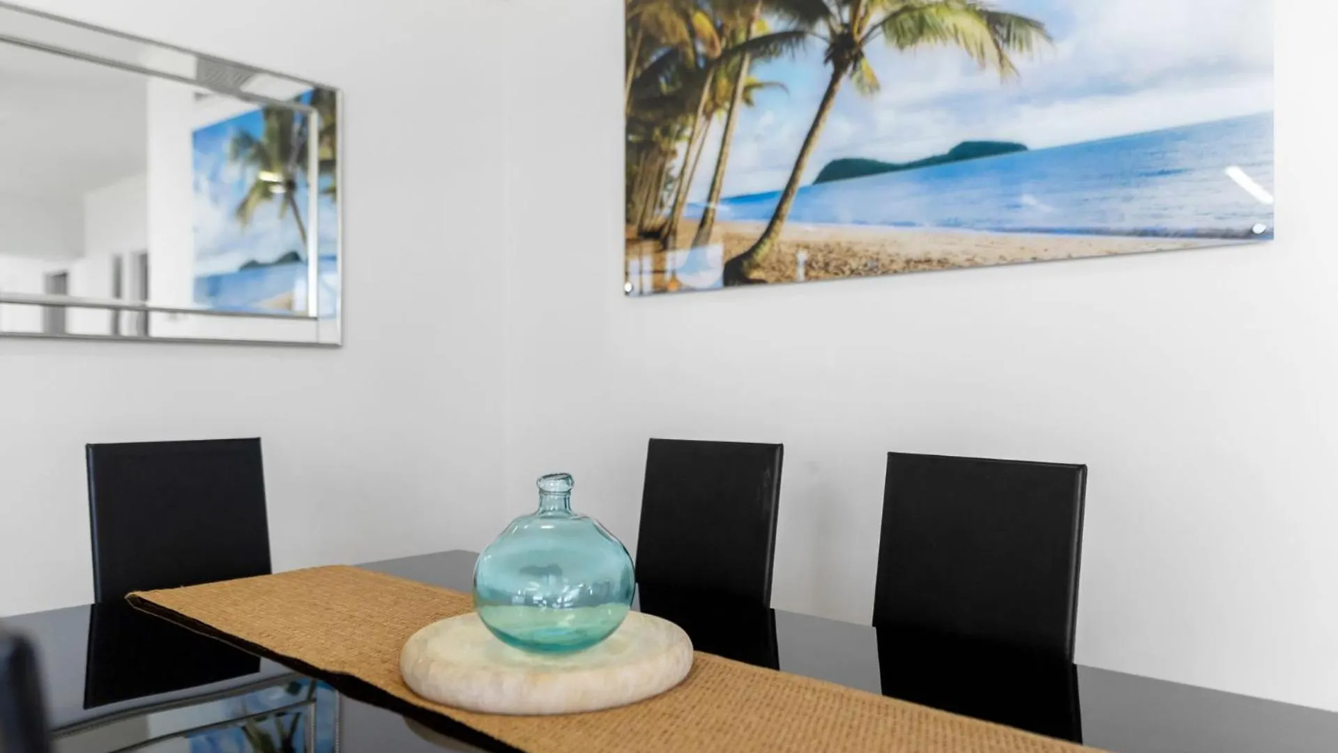 Belle Escapes Rydges Plaza Esplanade Luxury 2-Bedroom Apartment Cairns
