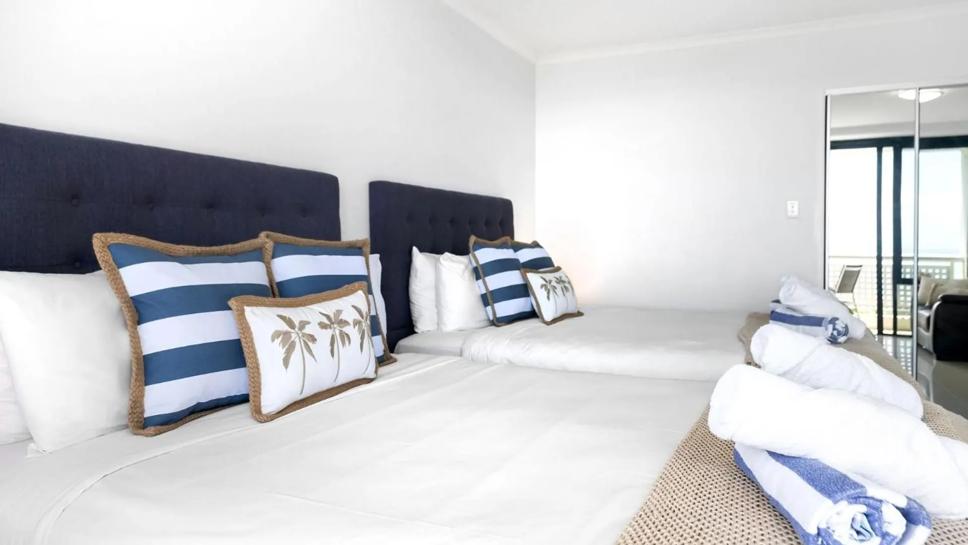 Belle Escapes Rydges Plaza Esplanade Luxury 2-Bedroom Apartment Cairns Austrália