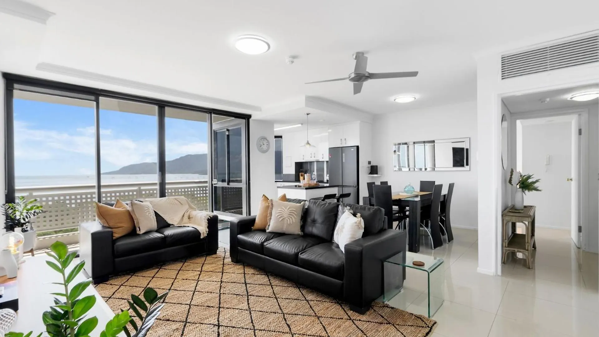 Belle Escapes Rydges Plaza Esplanade Luxury 2-Bedroom Apartment Cairns
